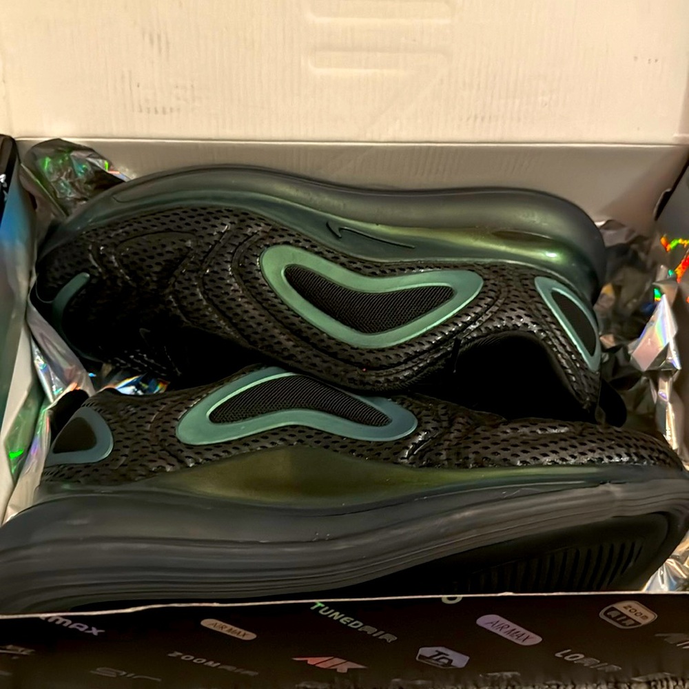 A Nike AirMax sneakers very comfortable good for running nice sneaker box.